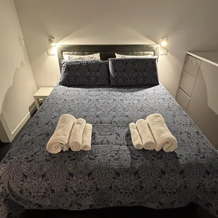 Fabfour - - Piazza Fontana Apartment *