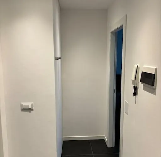 Fabfour Apt - Piazza Fontana Апартаменты *